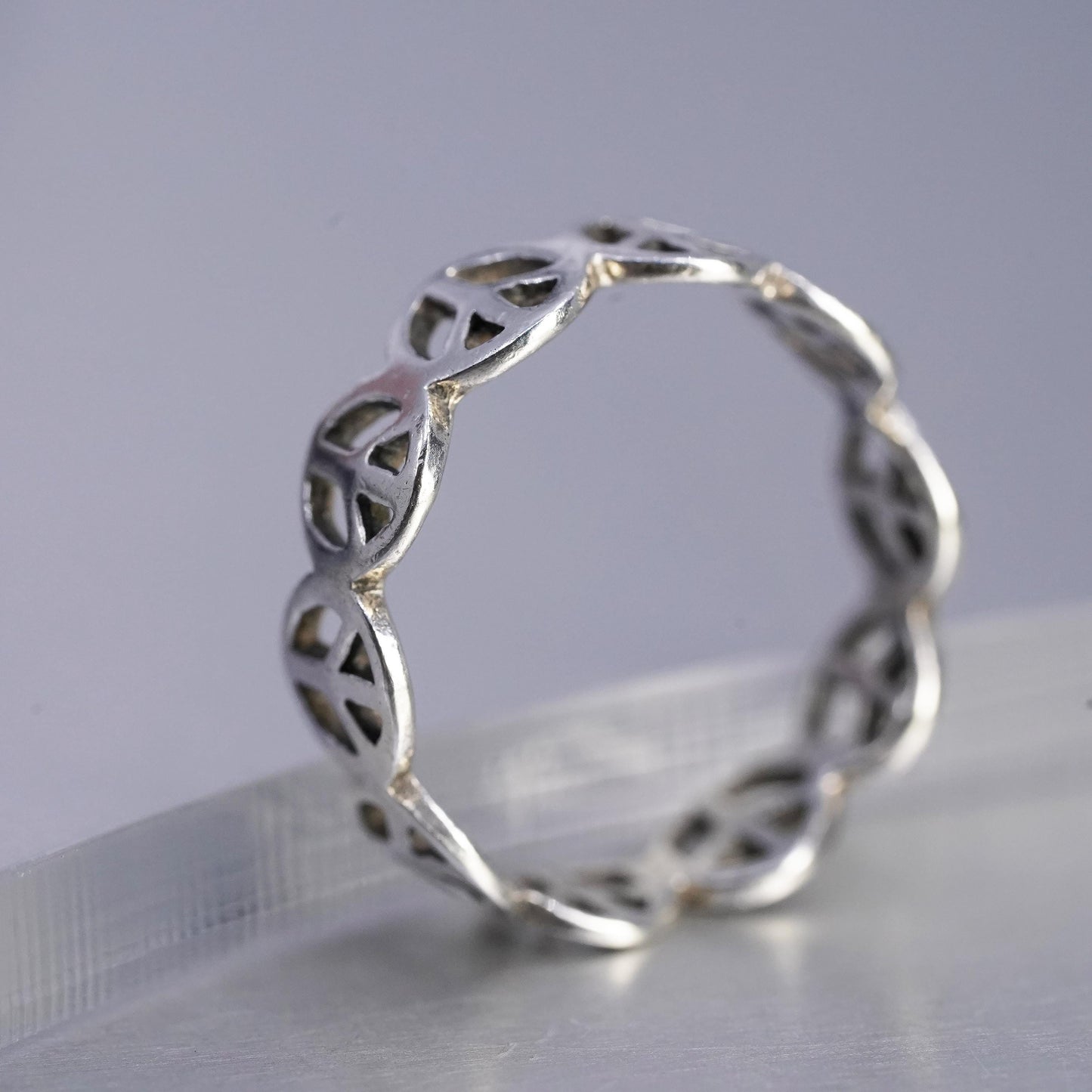Size 6, VTG southwestern Sterling 925 silver ring, peace sign stackable band