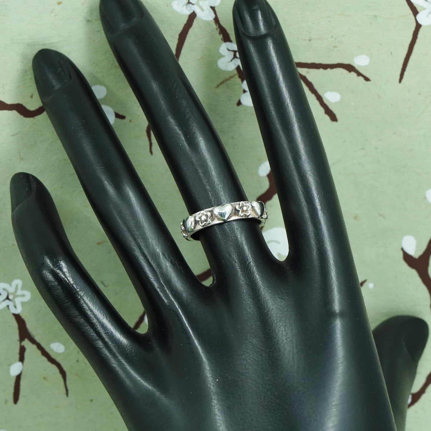 Size 6.25, vintage Sterling 925 silver handmade heart flower ring band