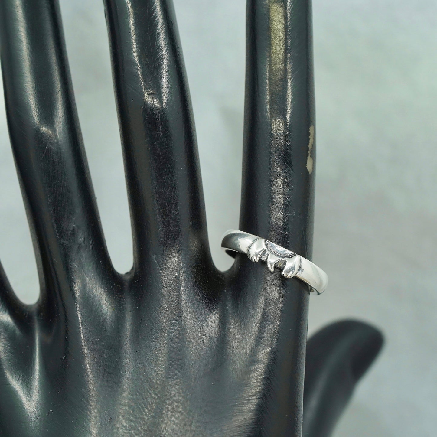 Size 8, vintage southwestern Sterling 925 silver wedding ring, band