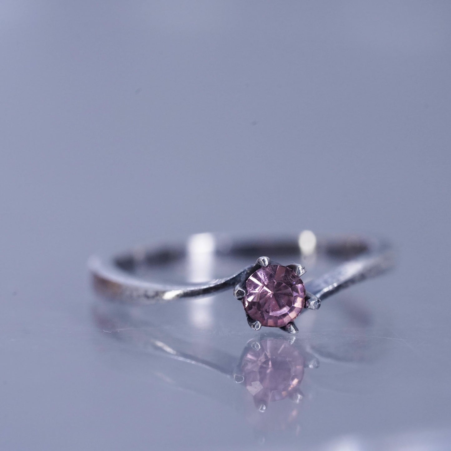 Size 4, vintage Sterling 925 silver handmade band ring with pink crystal