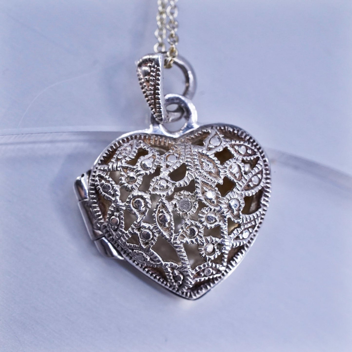 18”, Sterling 925 silver circle chain necklace with heart photo locket pendant