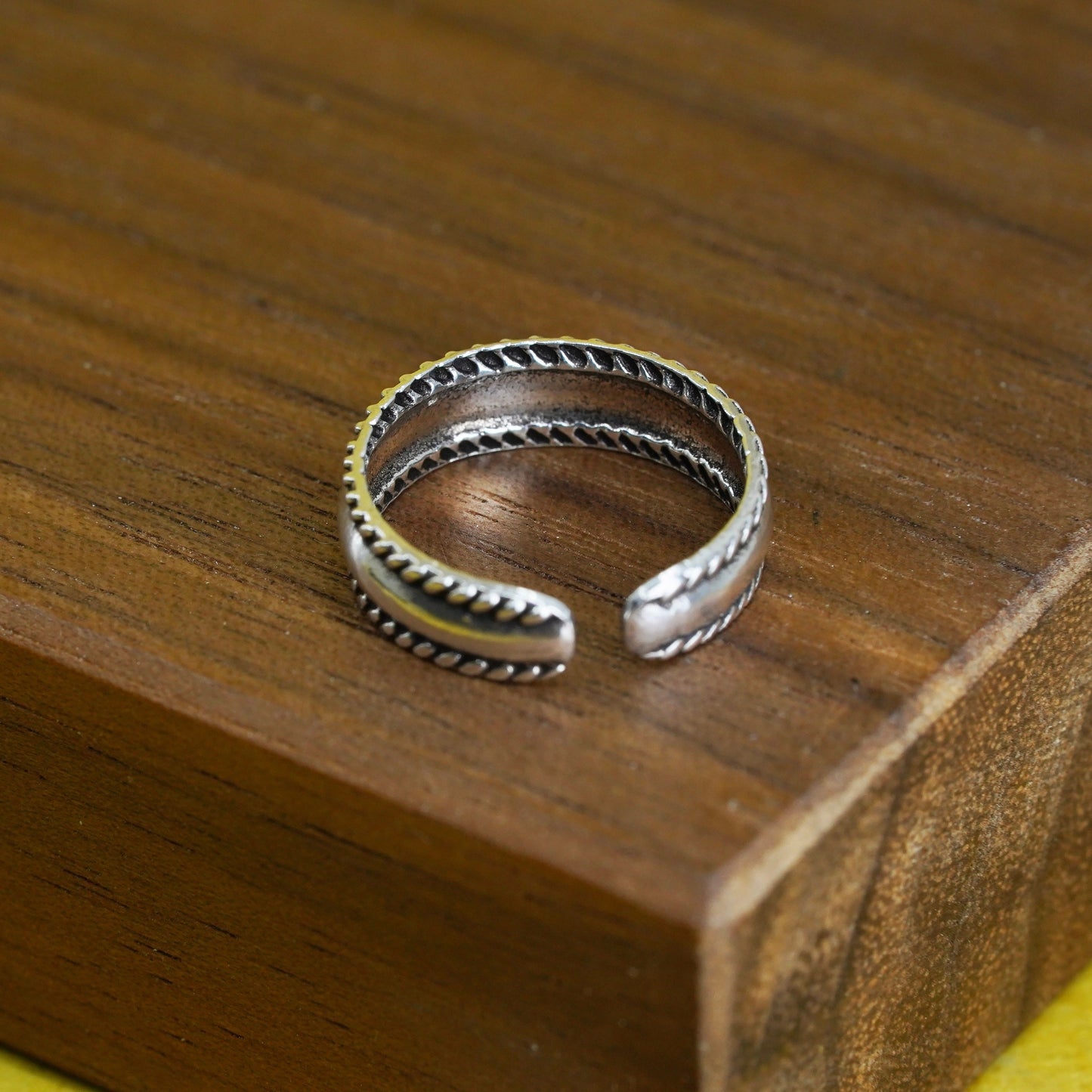 Size adjustable, vtg Sterling silver handmade ring, 925 cable band, open end