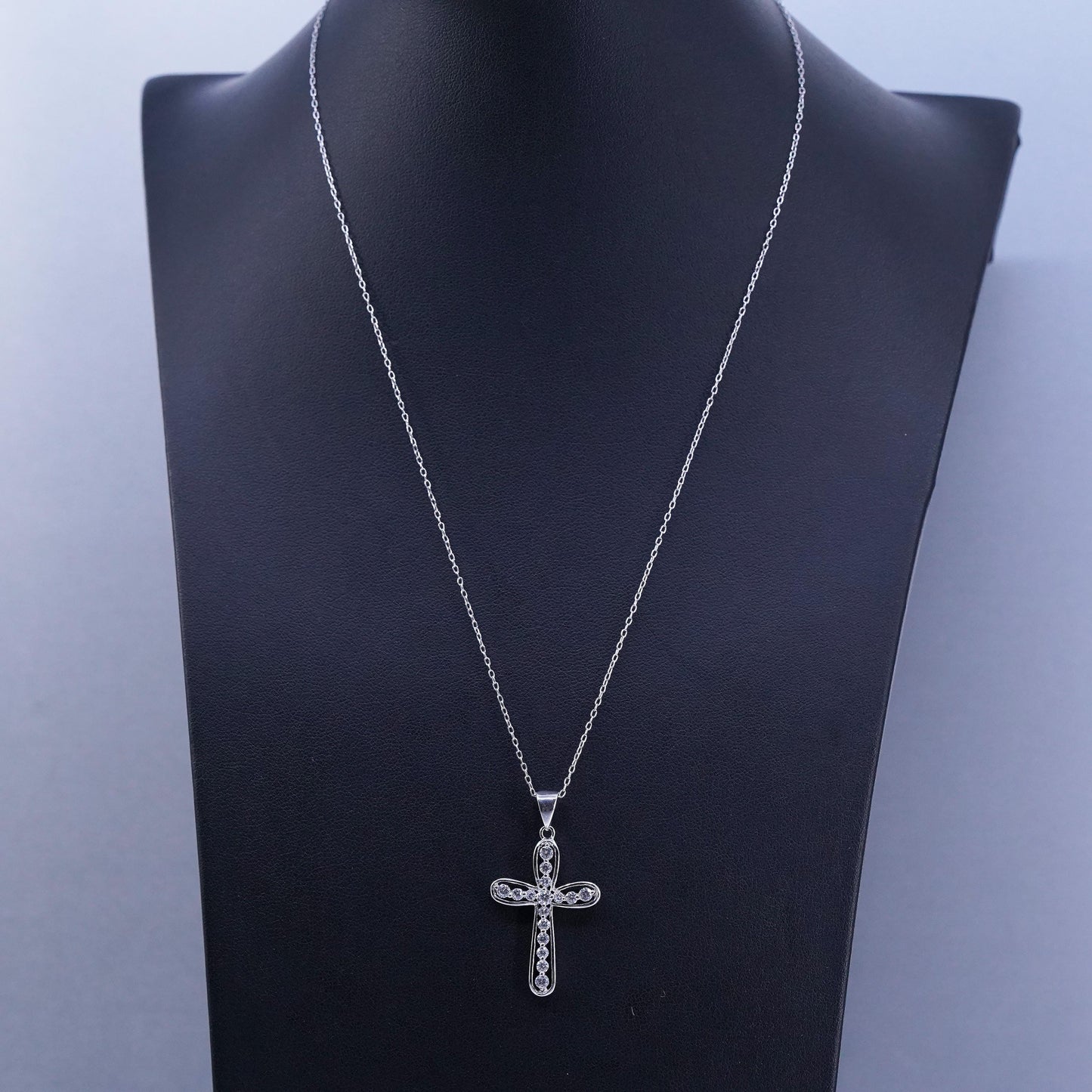 18”, vintage Sterling 925 silver circle necklace with cross pendant and cz