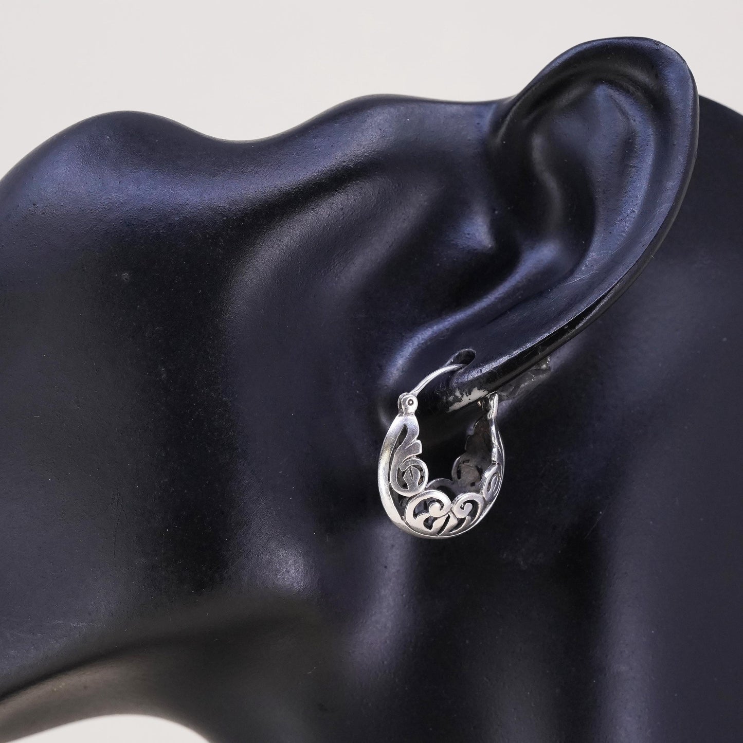Silpada 925 Sterling Silver Filigree Open Hoop Huggie Post Single earring P1126