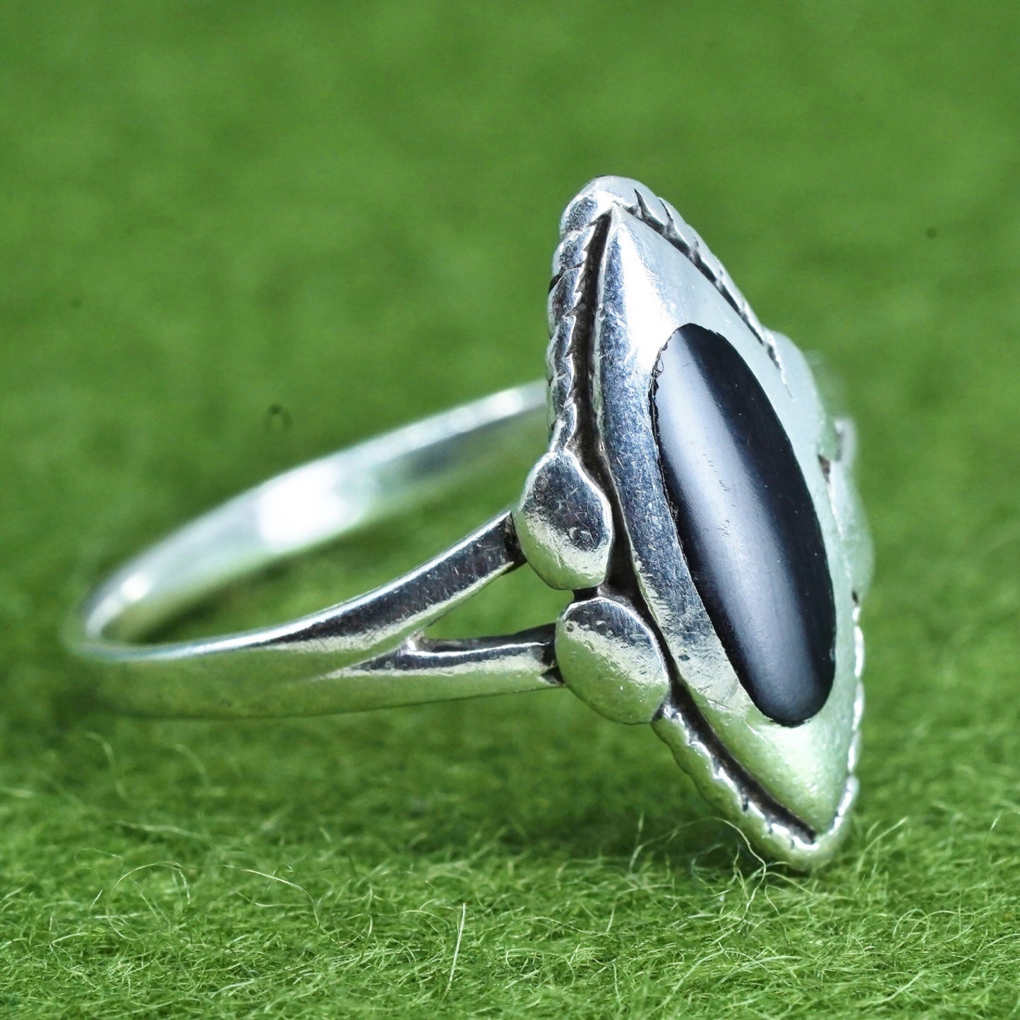 Size 8.25, vintage 925 sterling silver handmade ring, band w/ black onyx inlay