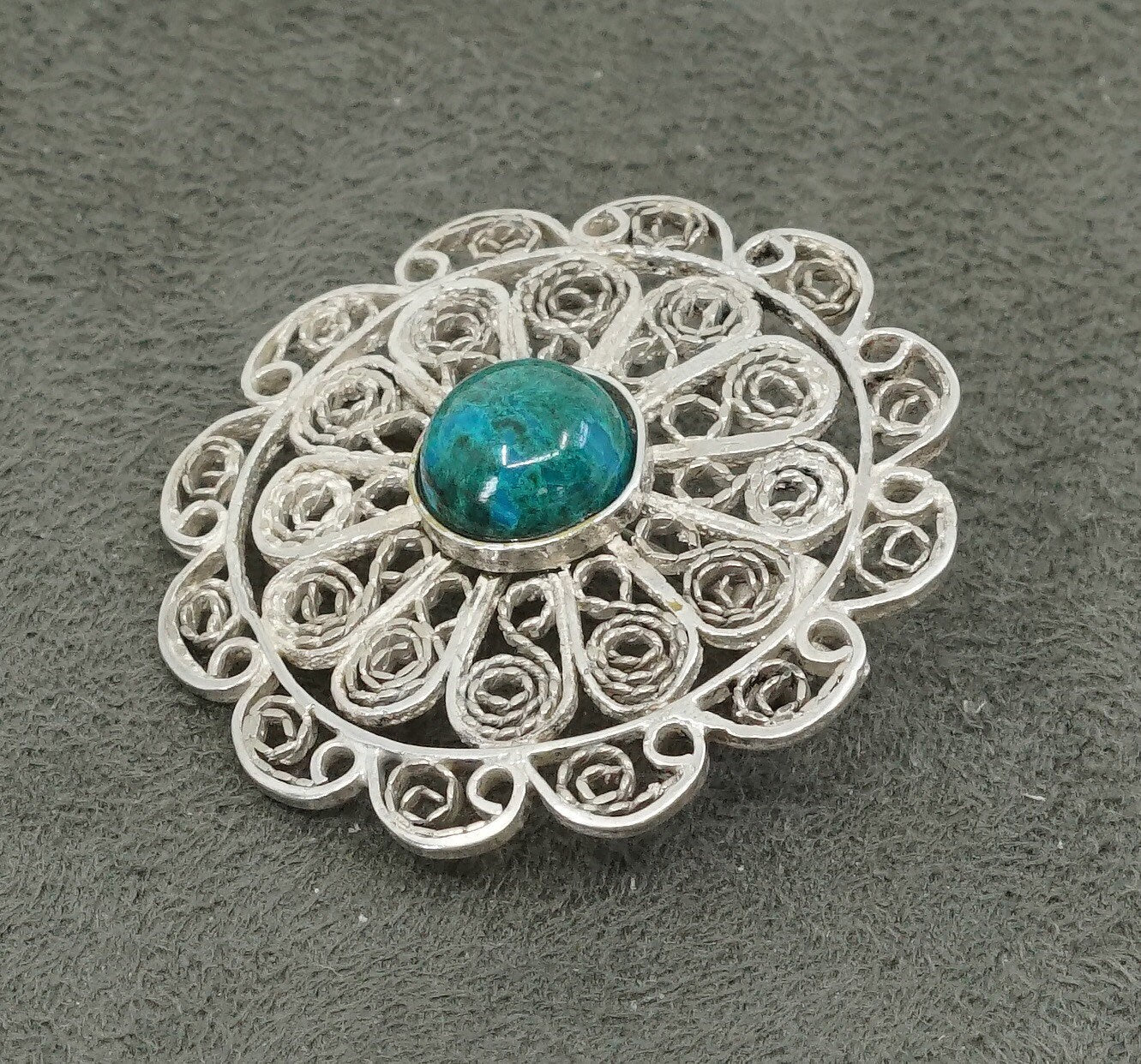 Vintage handmade sterling silver round shaped filigree floral brooch turquoise
