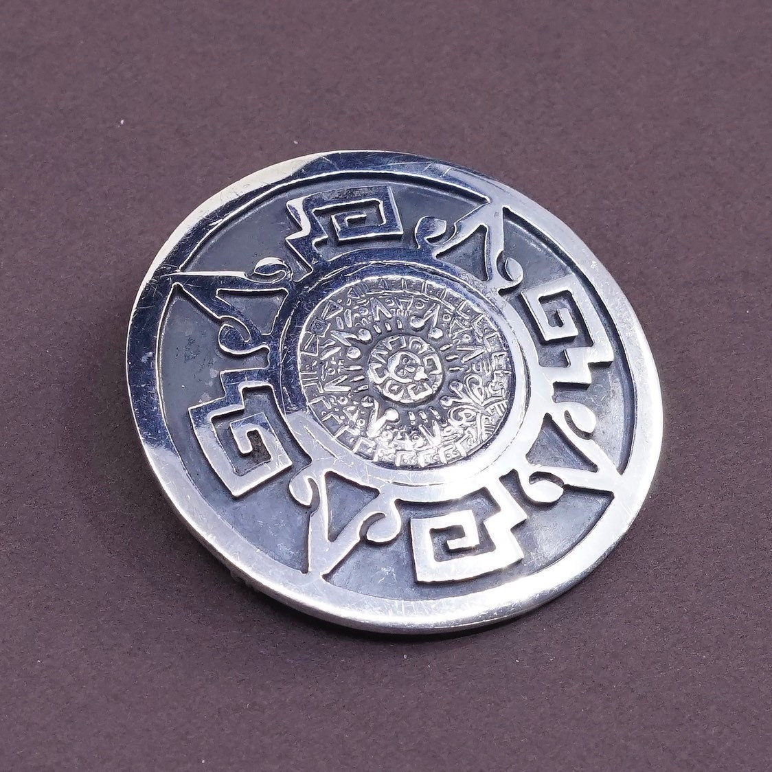 Vintage mexico handmade sterling 925 silver round shaped brooch, pendant with Mayan calendar embossed, stamped 925 mexico TC 271