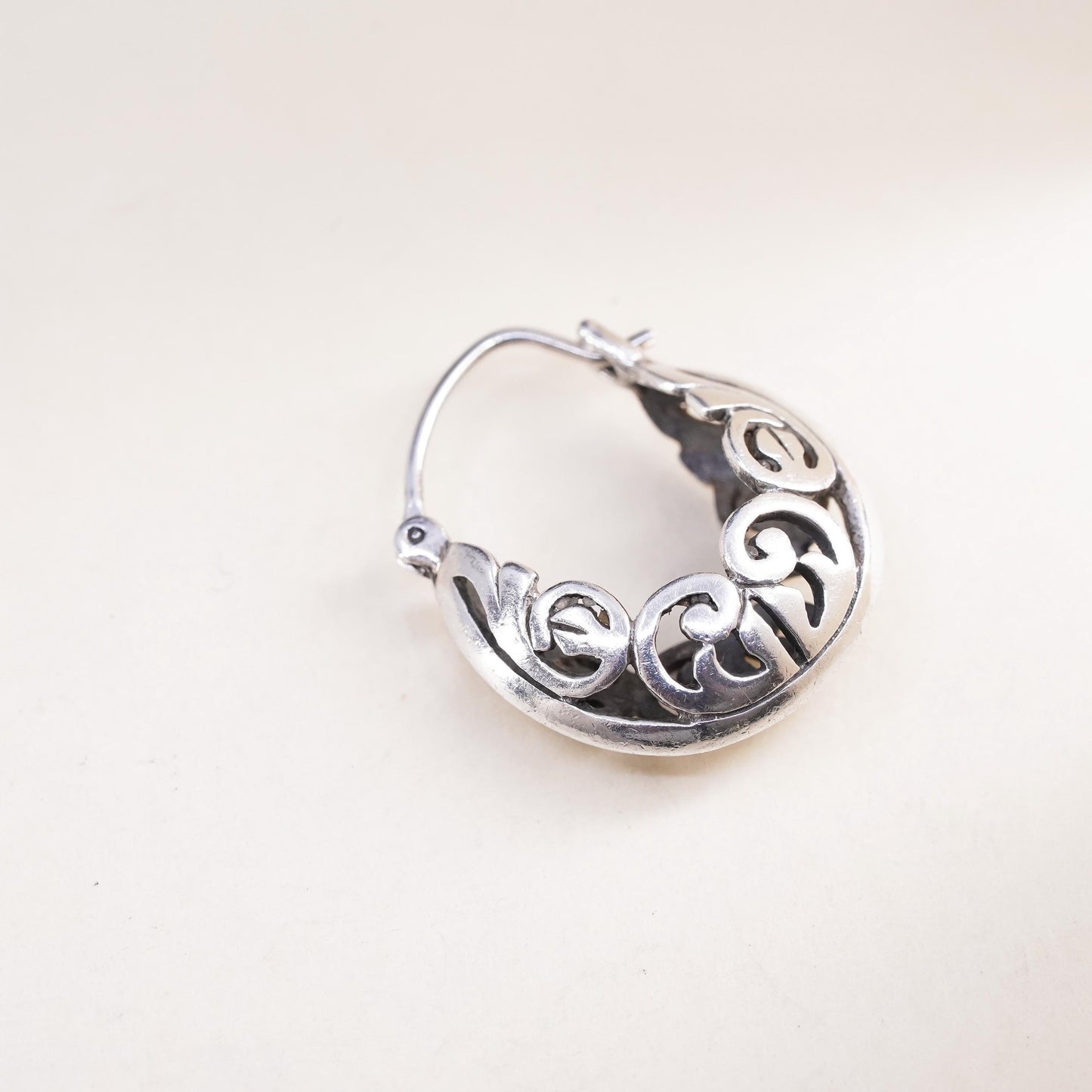Silpada 925 Sterling Silver Filigree Open Hoop Huggie Post Single earring P1126