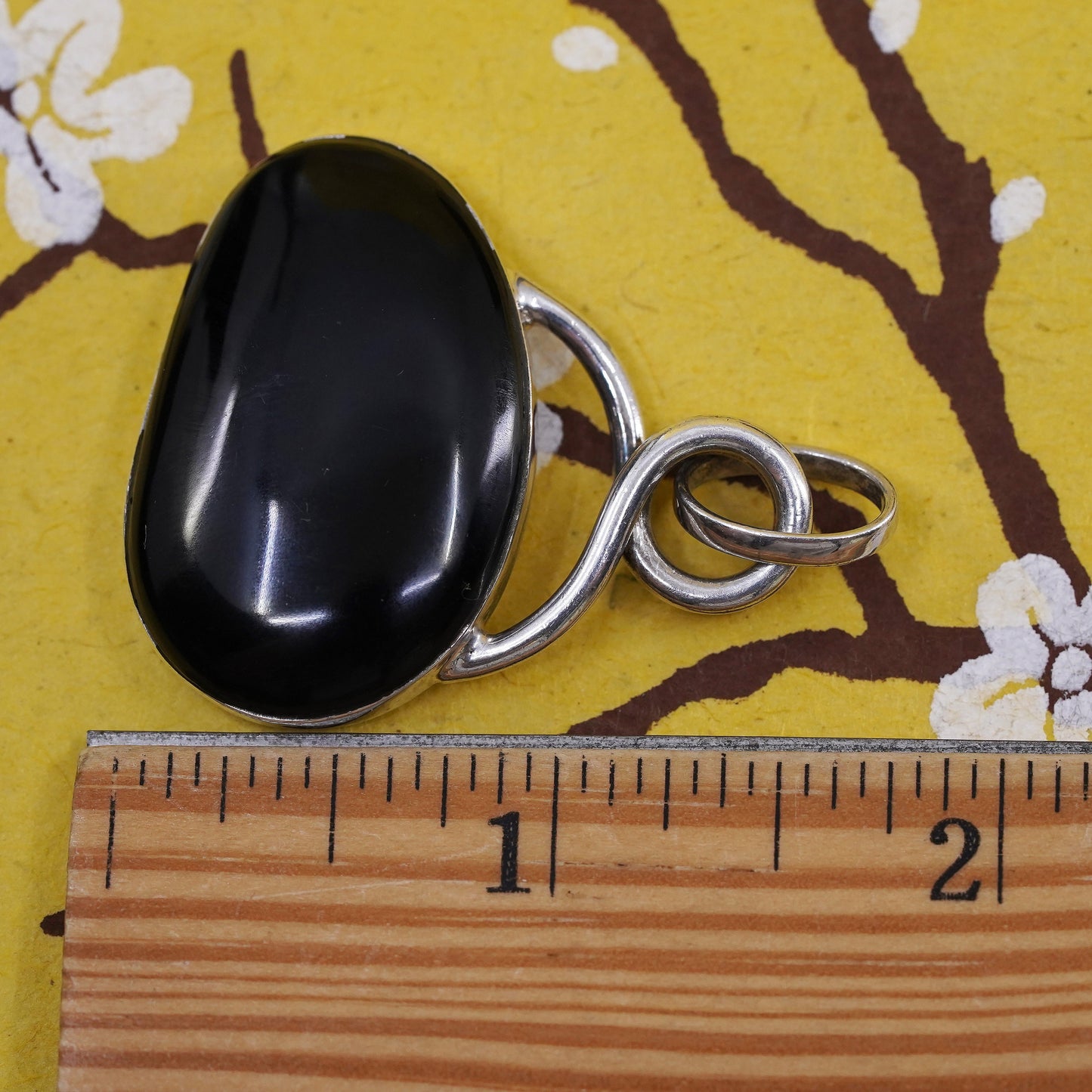 Vintage Mexican Sterling 925 silver handmade pendant with bean shaped onyx