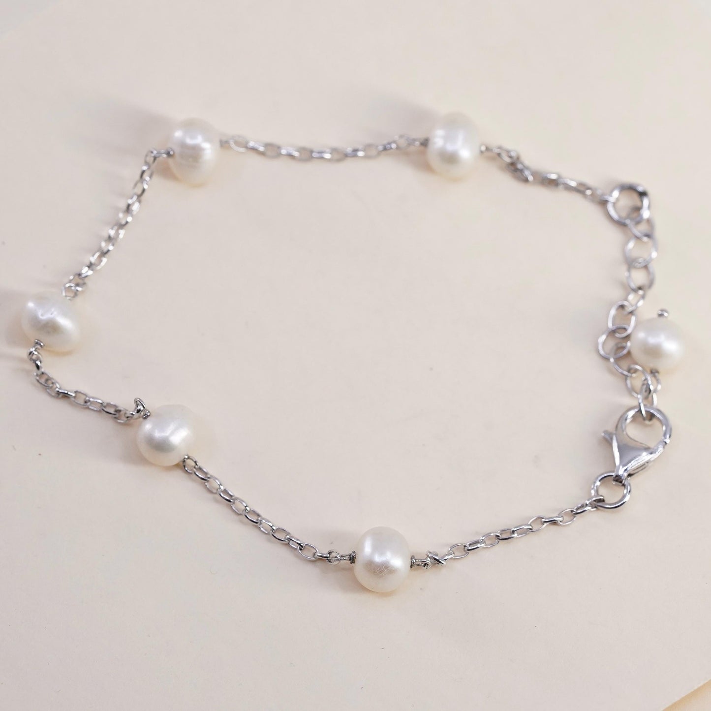 8.25”, Vintage handmade bracelet, circle chain with 6mm freshwater pearl bead