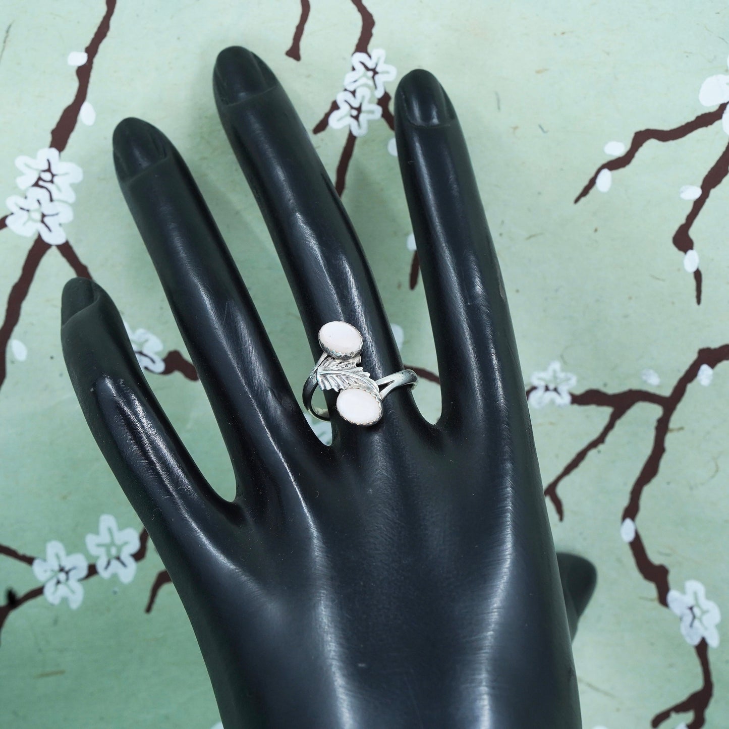 Size 7, Native American sterling silver 925 handmade ring with mother of pearl