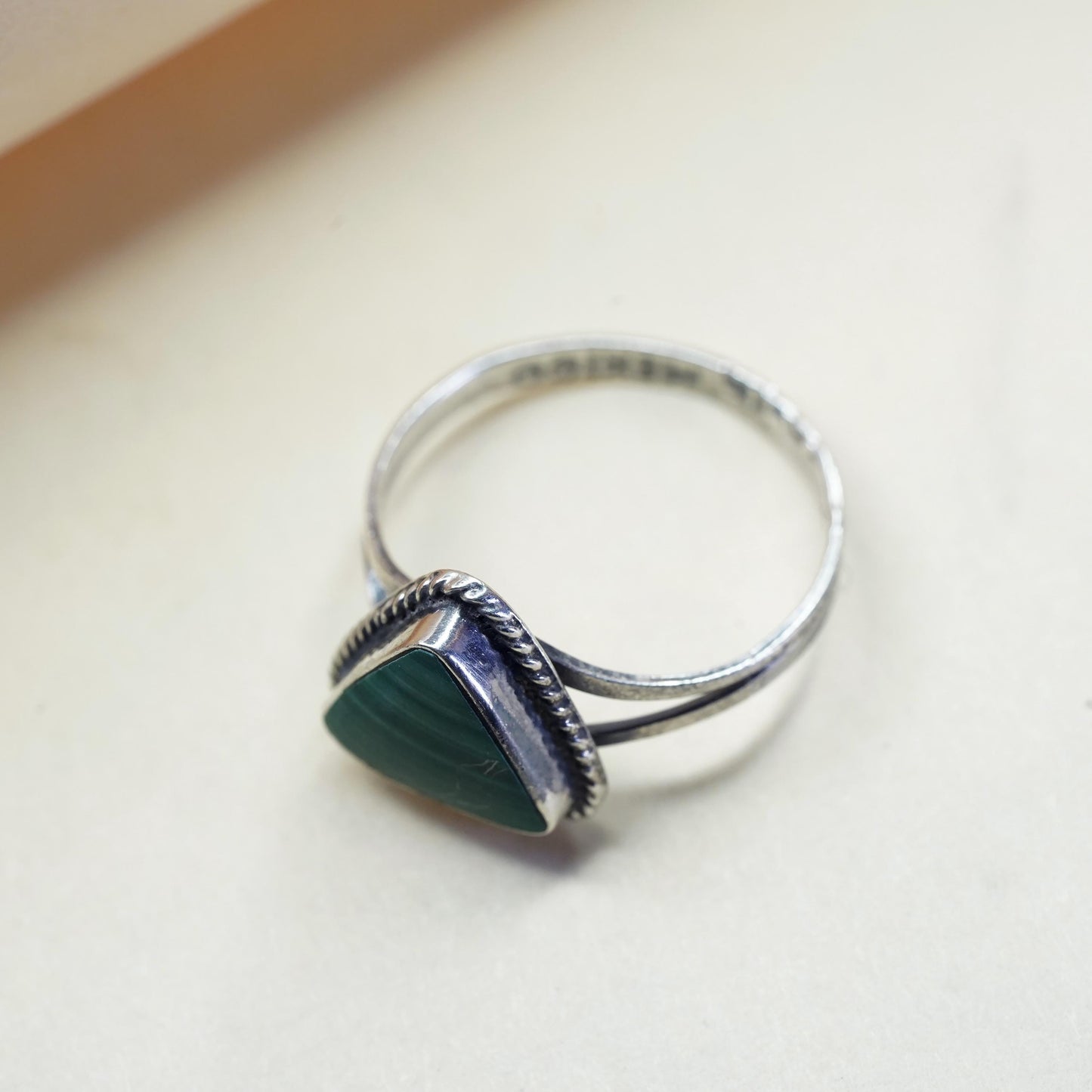 Size 6, Mexican Sterling 925 silver triangular ring with malachite and cable