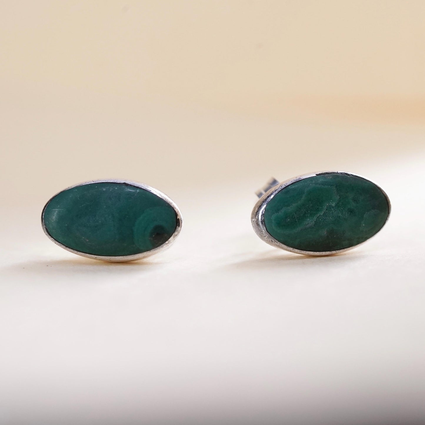 southwestern Native American Sterling silver earrings, 925 studs oval malachite