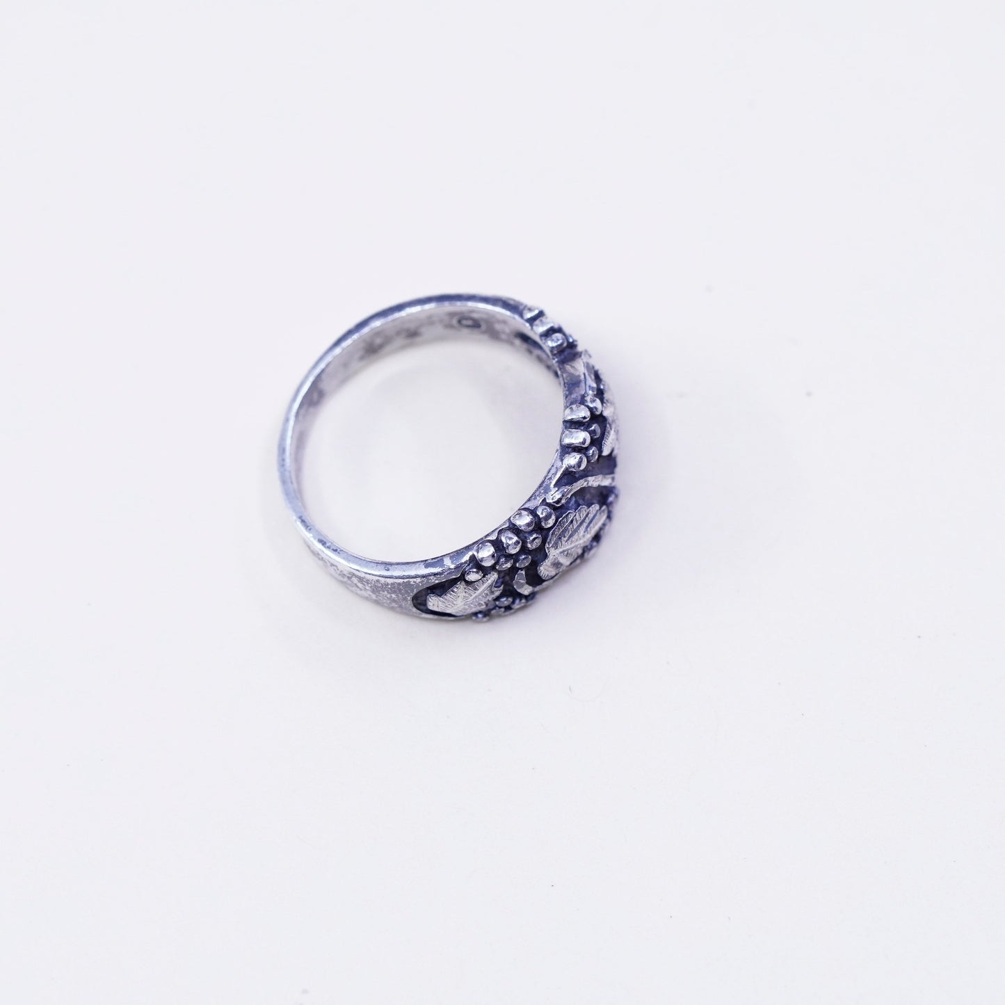 Size 7.25, Wheeler jewelry Sterling silver ring, 925 band w/ grape vine leaves