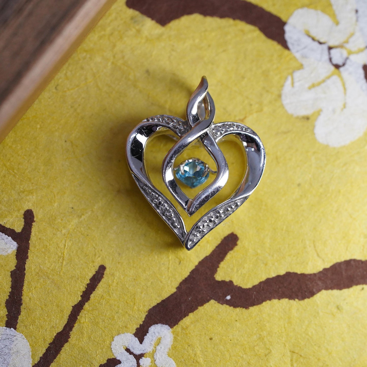 Vintage Sterling 925 silver heart pendant with dancing topaz
