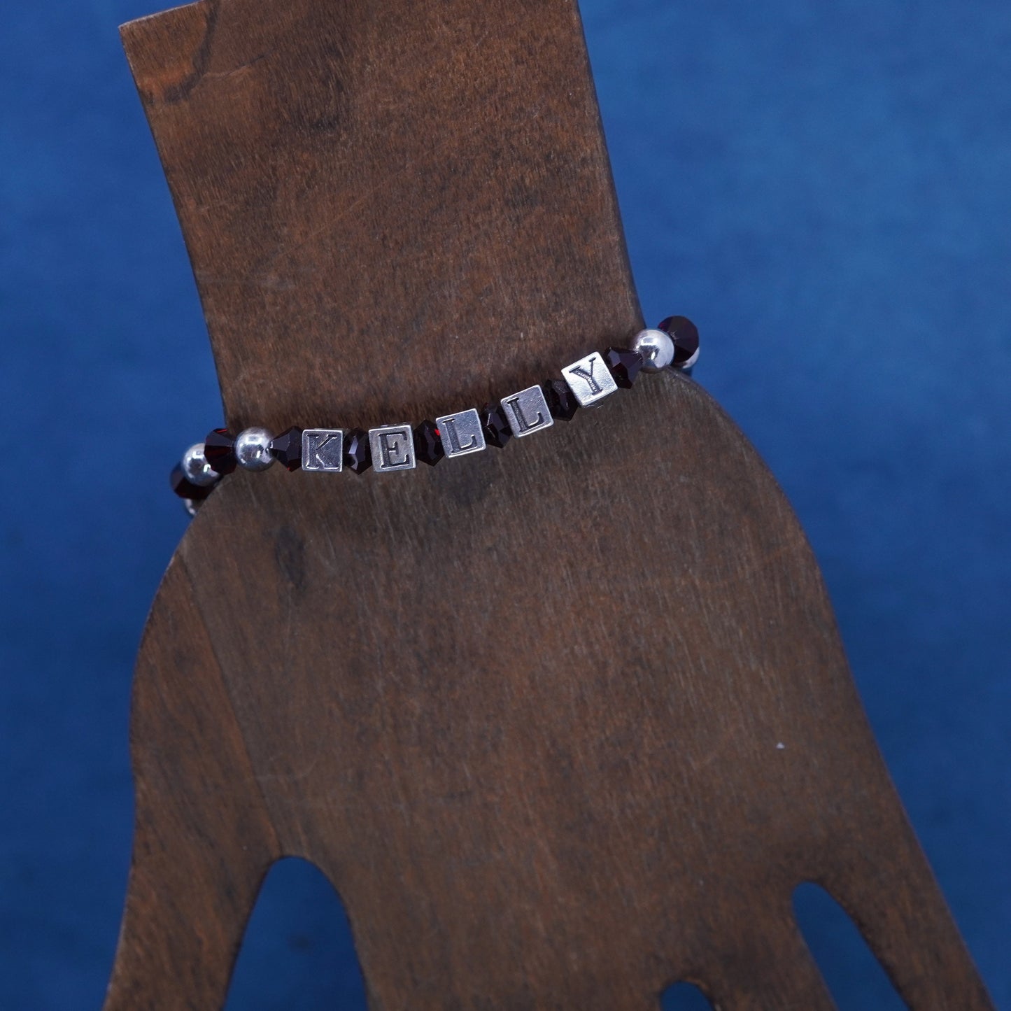6.25”, sterling silver 925 bracelet with garnet beads and name “Kelly” cubes