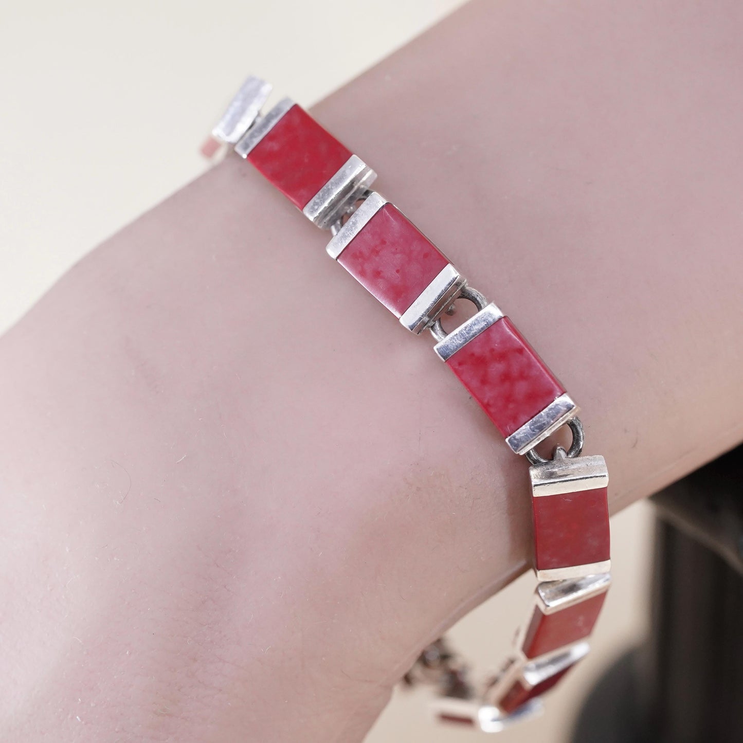 7", Vintage southwestern Sterling 925 silver tennis bracelet w/ red onyx inlay