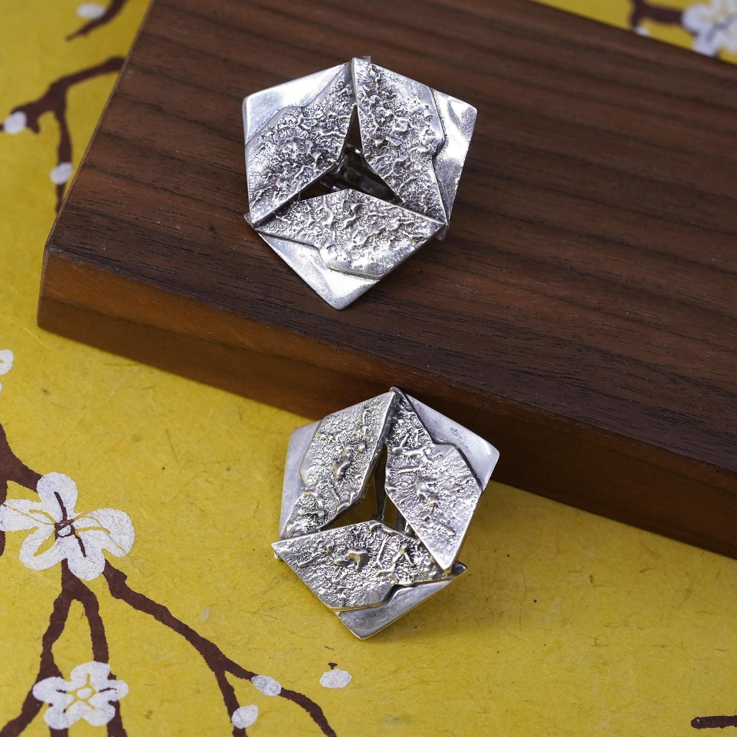 Vintage New York Kenneth Cole textured Sterling 925 Silver Studs Earrings