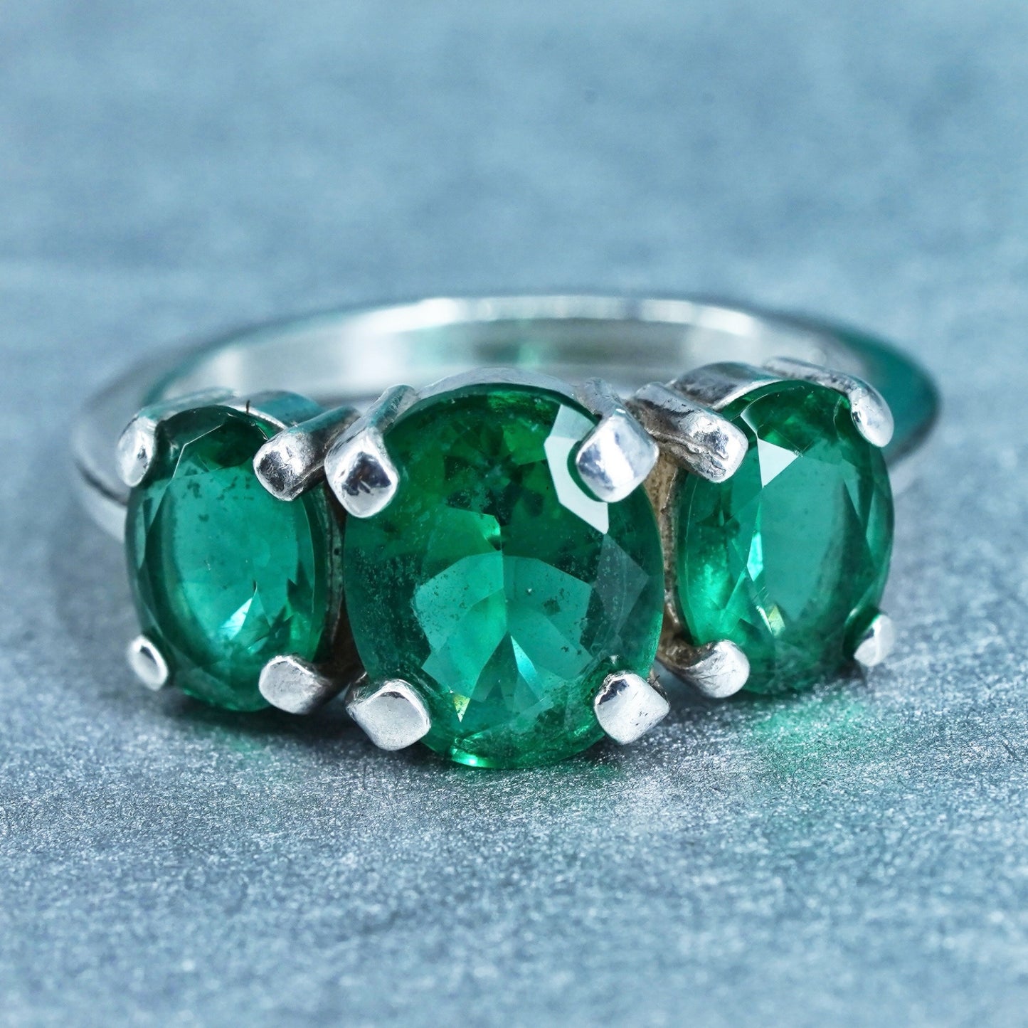 Size 7.75, vintage Sterling 925 silver handmade ring with emerald