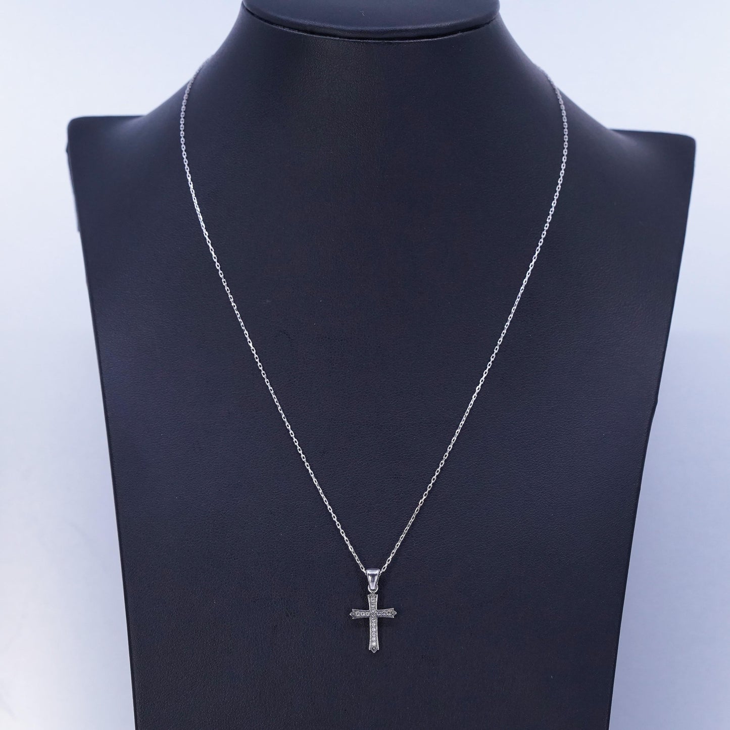 18”, vintage Sterling 925 silver circle necklace with cross pendant and cz