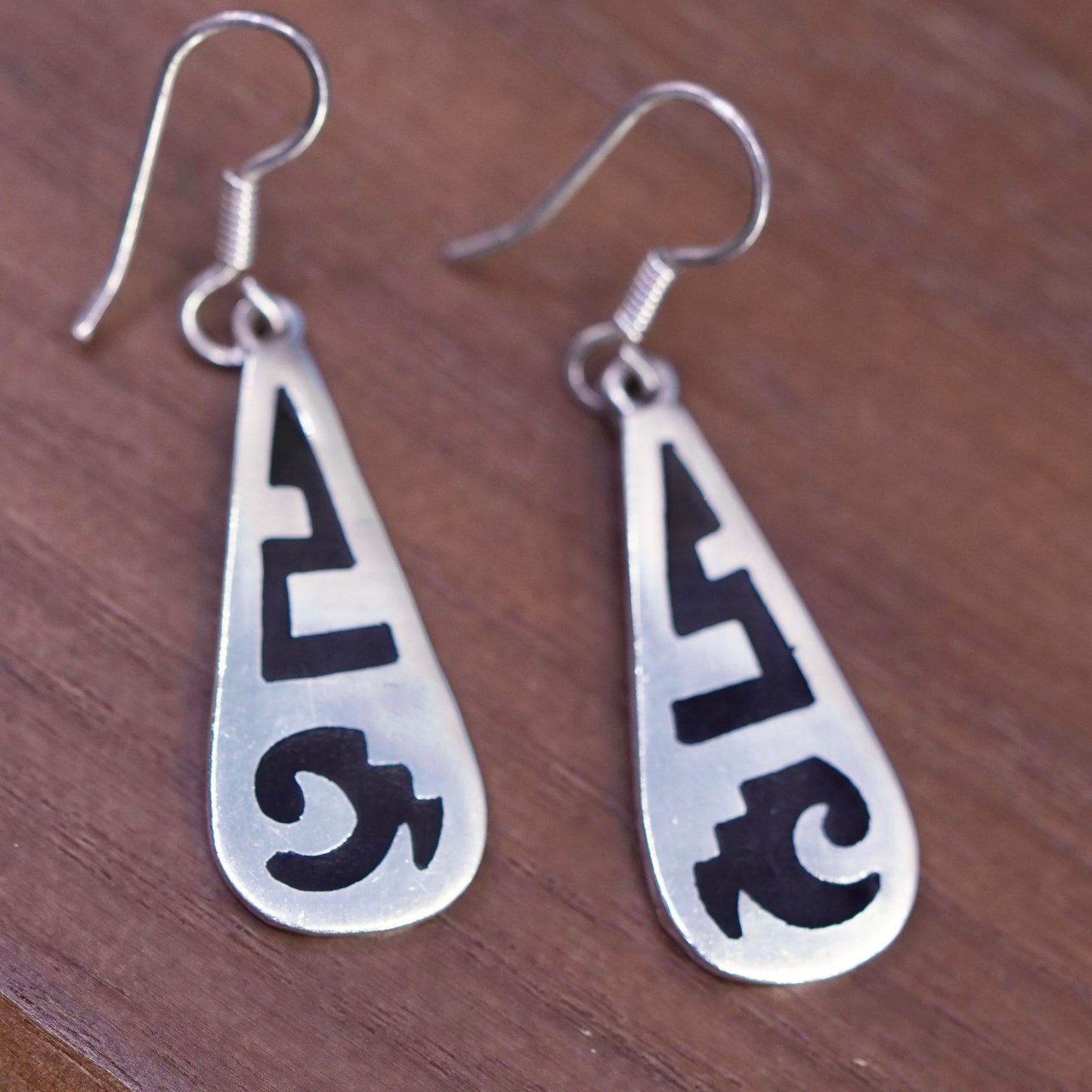 vtg Mexican sterling silver handmade earrings, 925 teardrop with pattern inlay