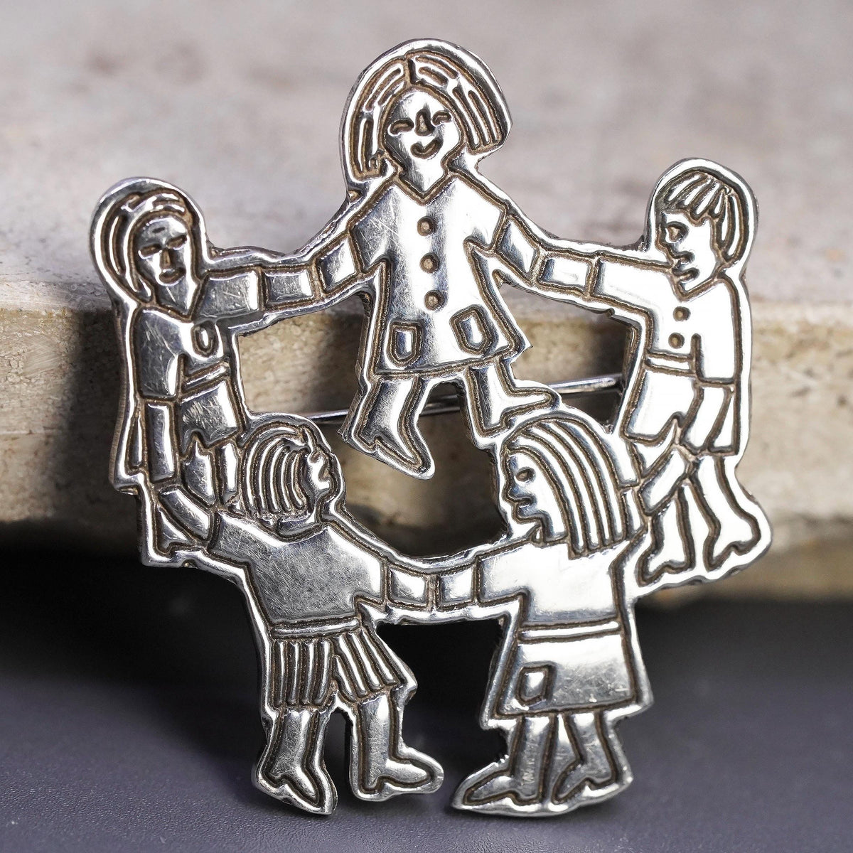 Sterling Silver 925 Children Holding Hands Circle Brooch Pin, Family Jewelry