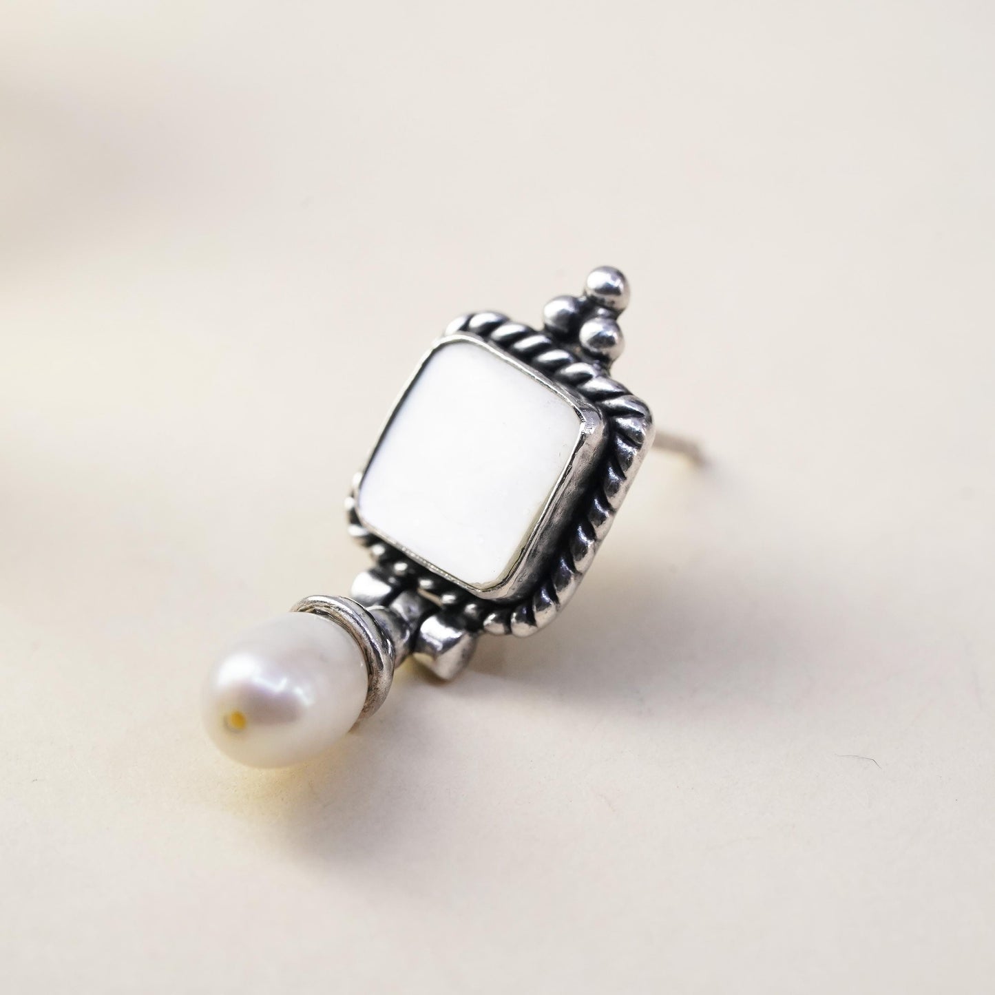 VTG sterling 925 silver single earring with mother of pearl square and pearl