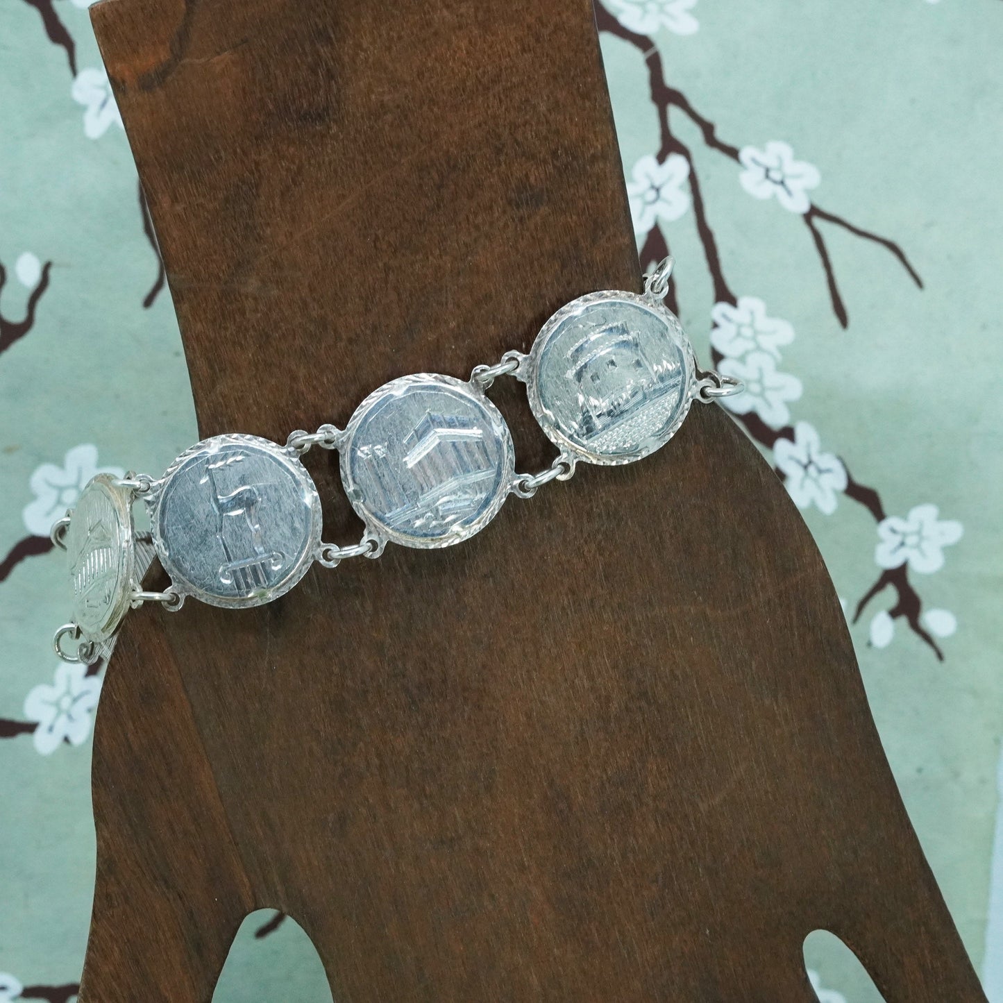 7.75”, Vintage sterling 925 silver bracelet with circle disc engraved landmarks