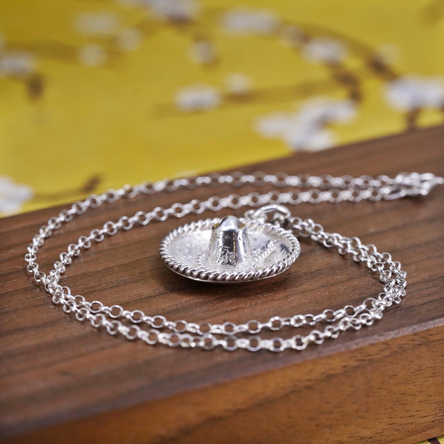 Mexican Sterling silver circle necklace with Mexico 925 sombreros hat pendant