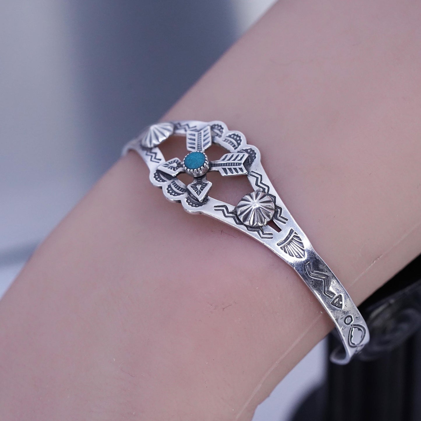 6.25”, Navajo Native American Sterling 925 silver bracelet arrow cuff turquoise