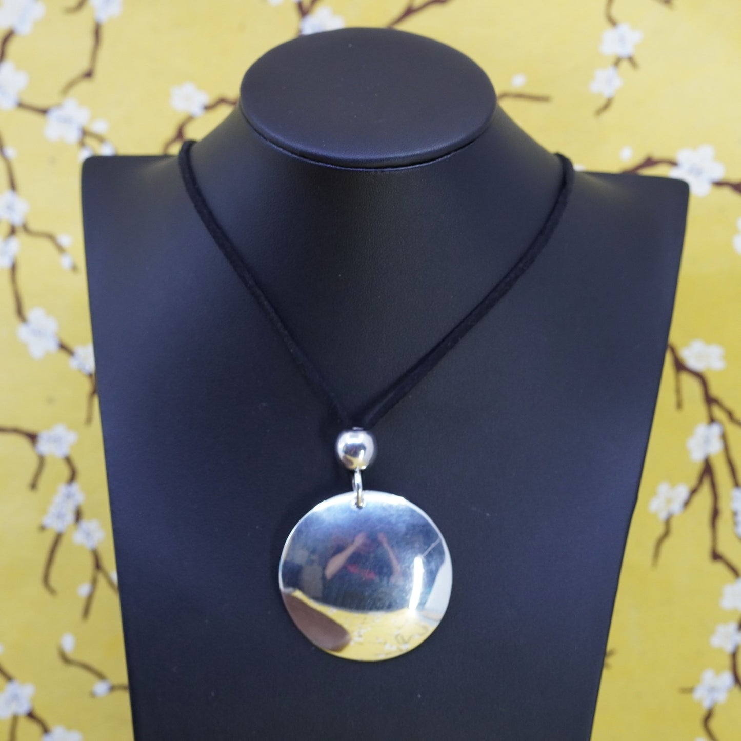 20”, vtg Mexican black leather necklace with Sterling 925 silver disc pendant
