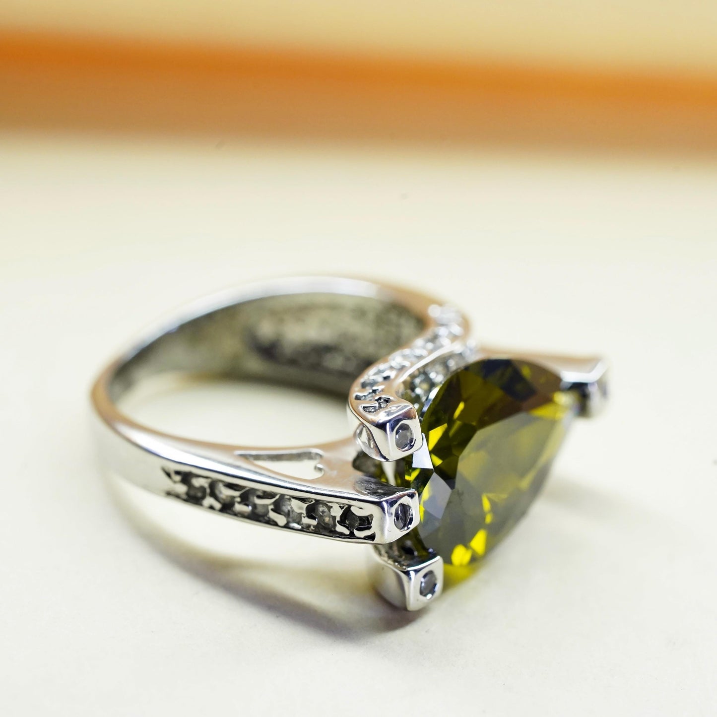 Size 5, Vintage Sterling 925 silver ring with teardrop olive green quartz cz