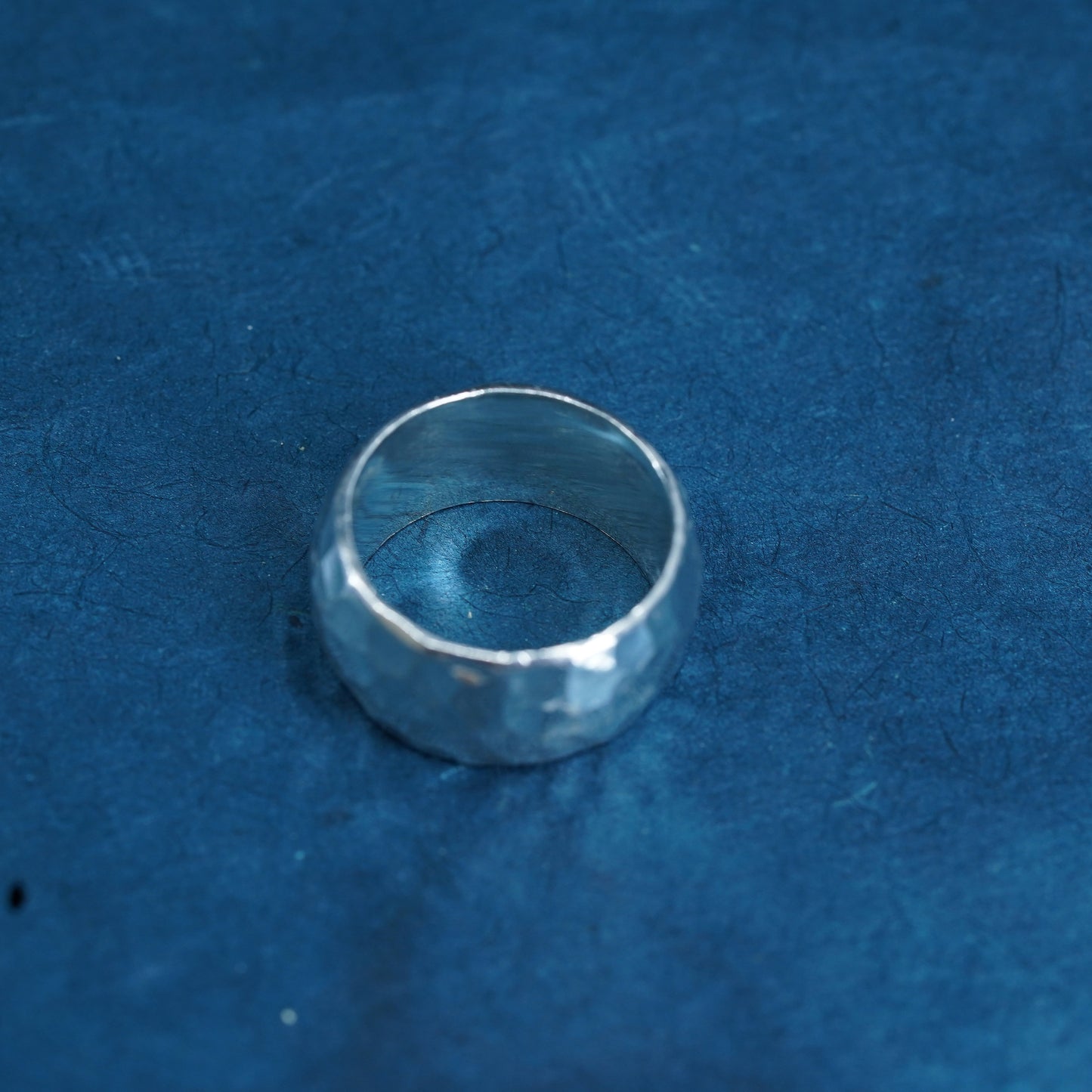 Size 7, retired SILPADA Sterling Silver 925 Hammered R1343 Wide Cigar Band Ring
