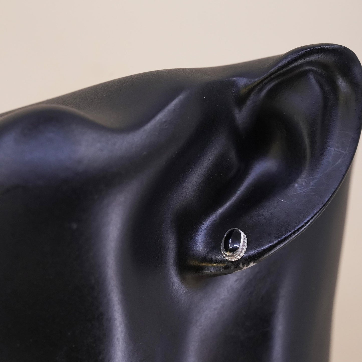 southwestern Mexican Sterling 925 silver oval stud with onyx, single earring