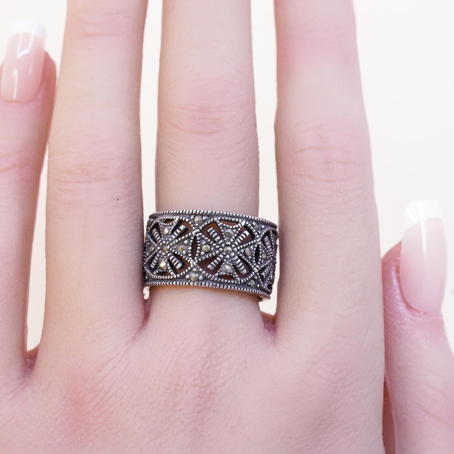 Size 8.5, VTG Sterling silver ring, 925 filigree cross band cluster Marcasite