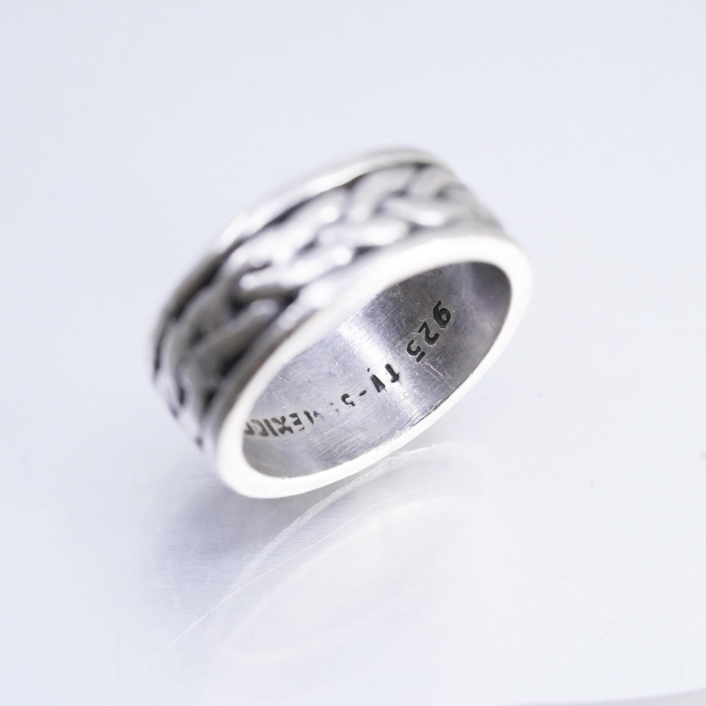 Size 5.5, vintage southwestern Mexican Sterling 925 silver ring, band cable