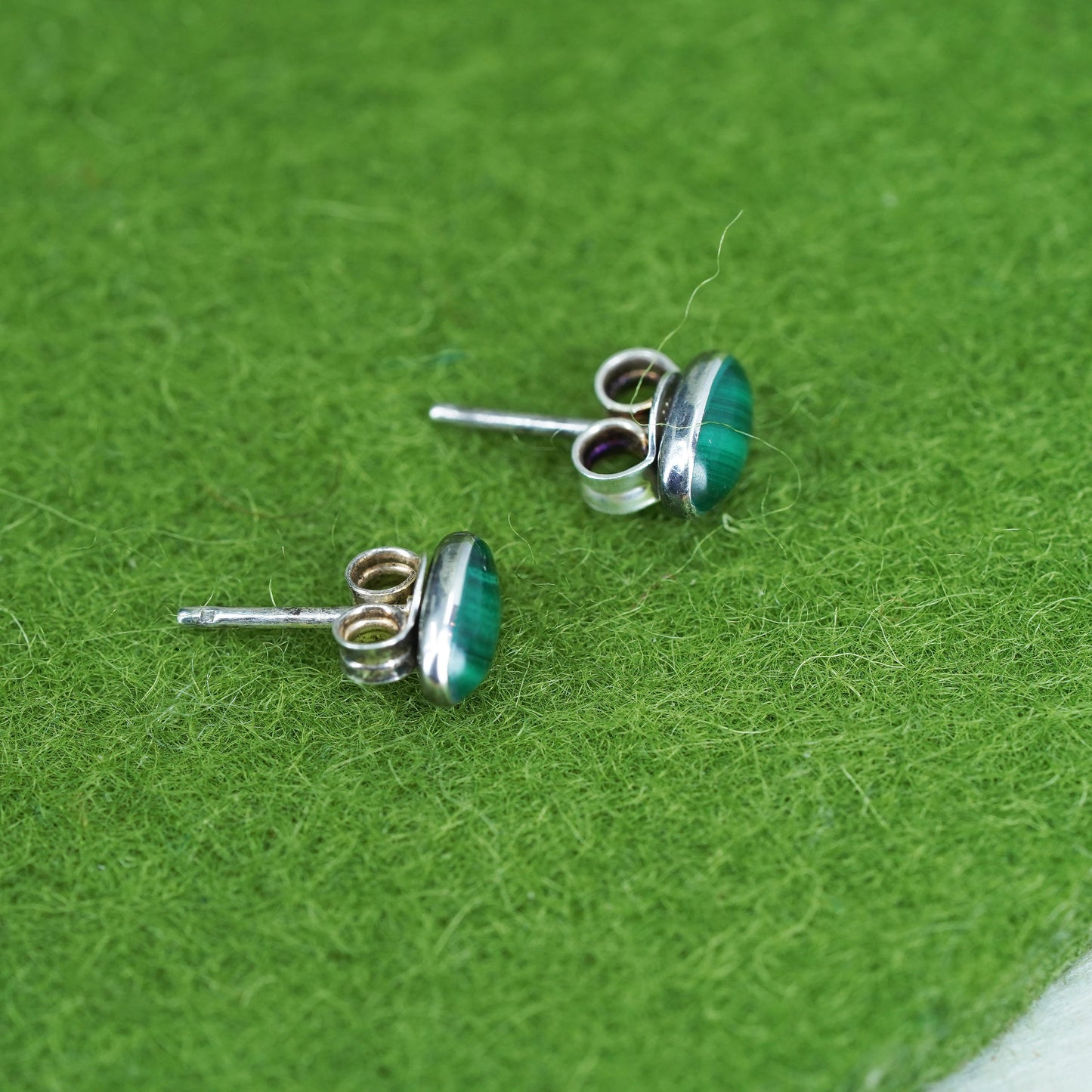 southwestern Native American Sterling silver earrings, 925 studs oval malachite