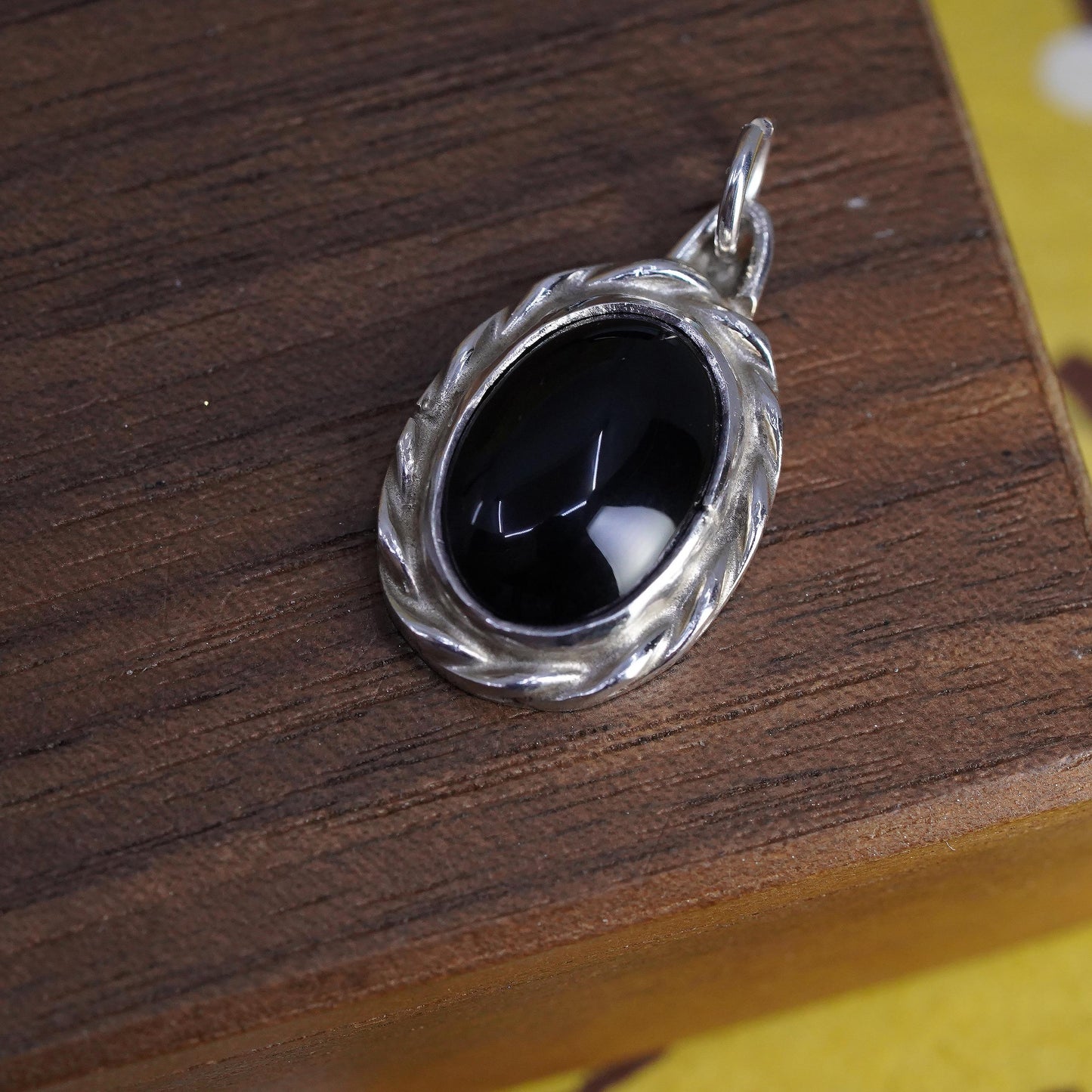 Vintage southwestern Sterling 925 silver handmade pendant with oval onyx cable