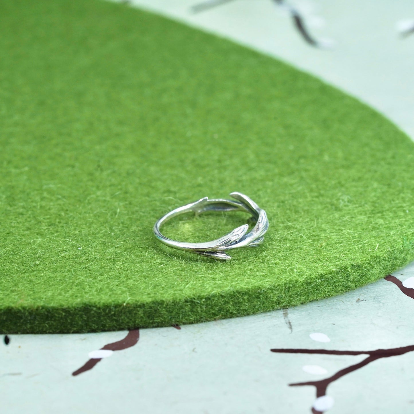 Size 8, Sterling silver handmade ring, stackable 925 leaf band