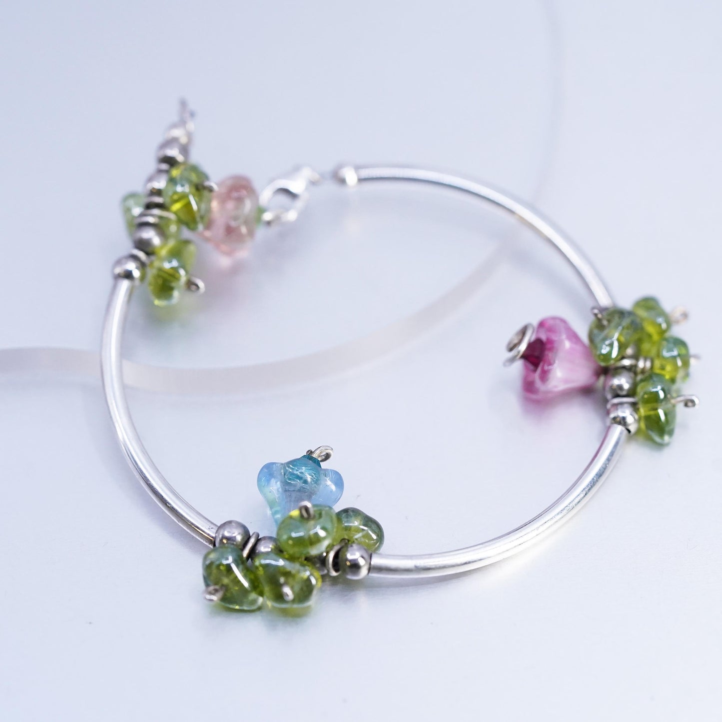 7", vintage Sterling 925 silver curvy tube bracelet with cluster peridot beads