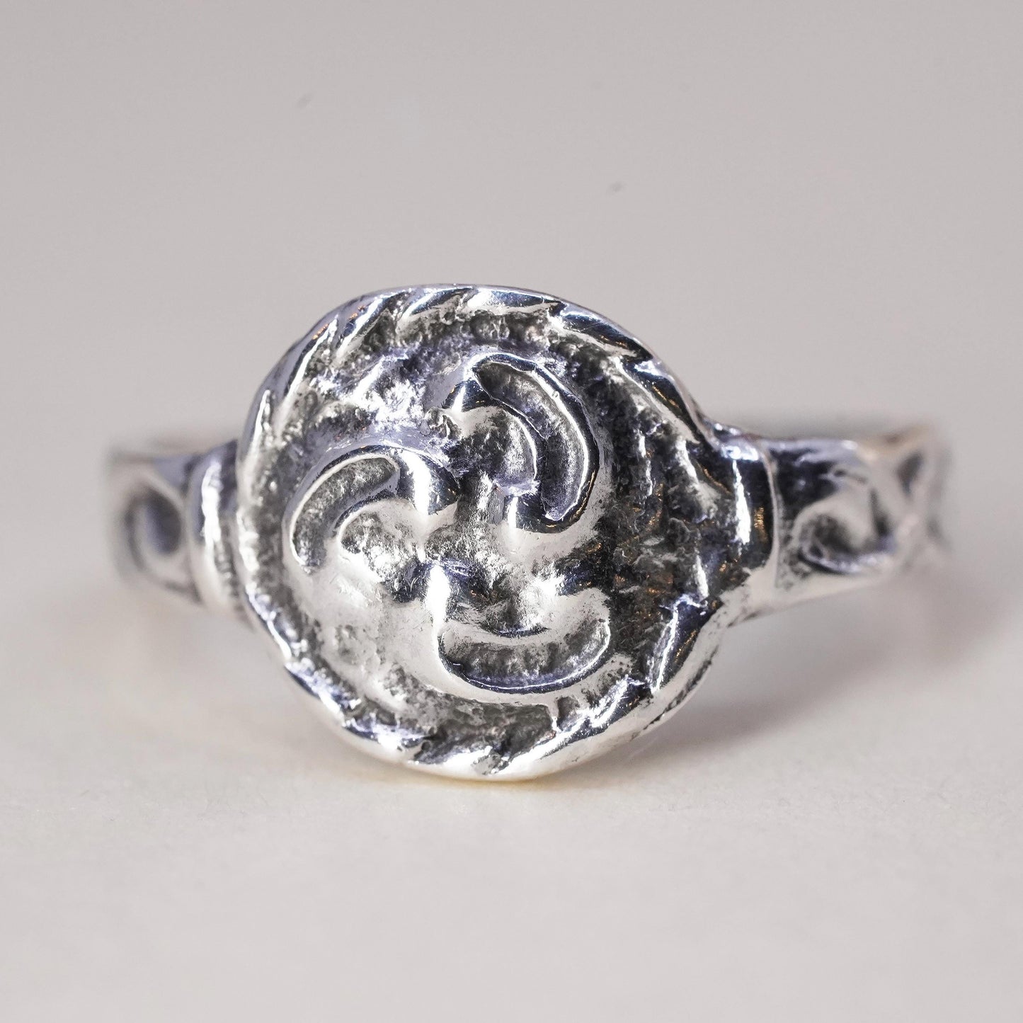 Size 6.25, vintage sterling silver ring, Mexican textured 925 ribbed wavy band