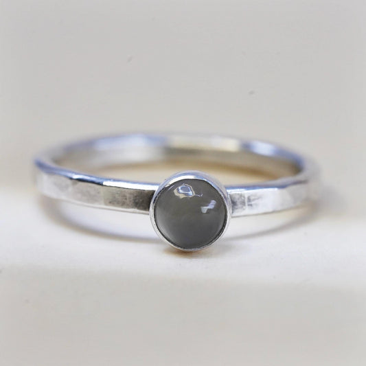 Size 7.25, Vintage 925 sterling silver stackable ring with blue chalcedony bead