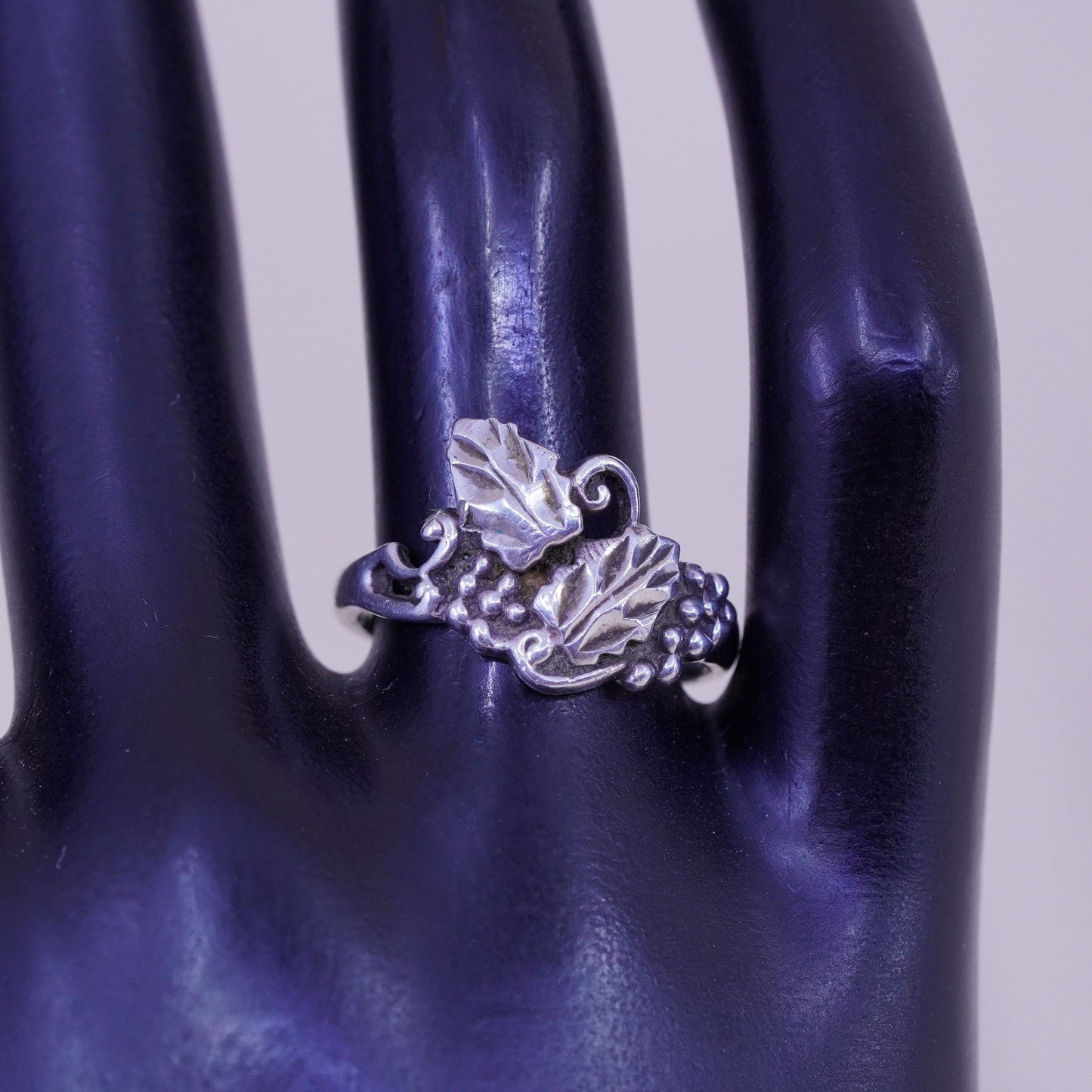Size 8, Vintage sterling silver handmade ring, 925 grape vines leafy band