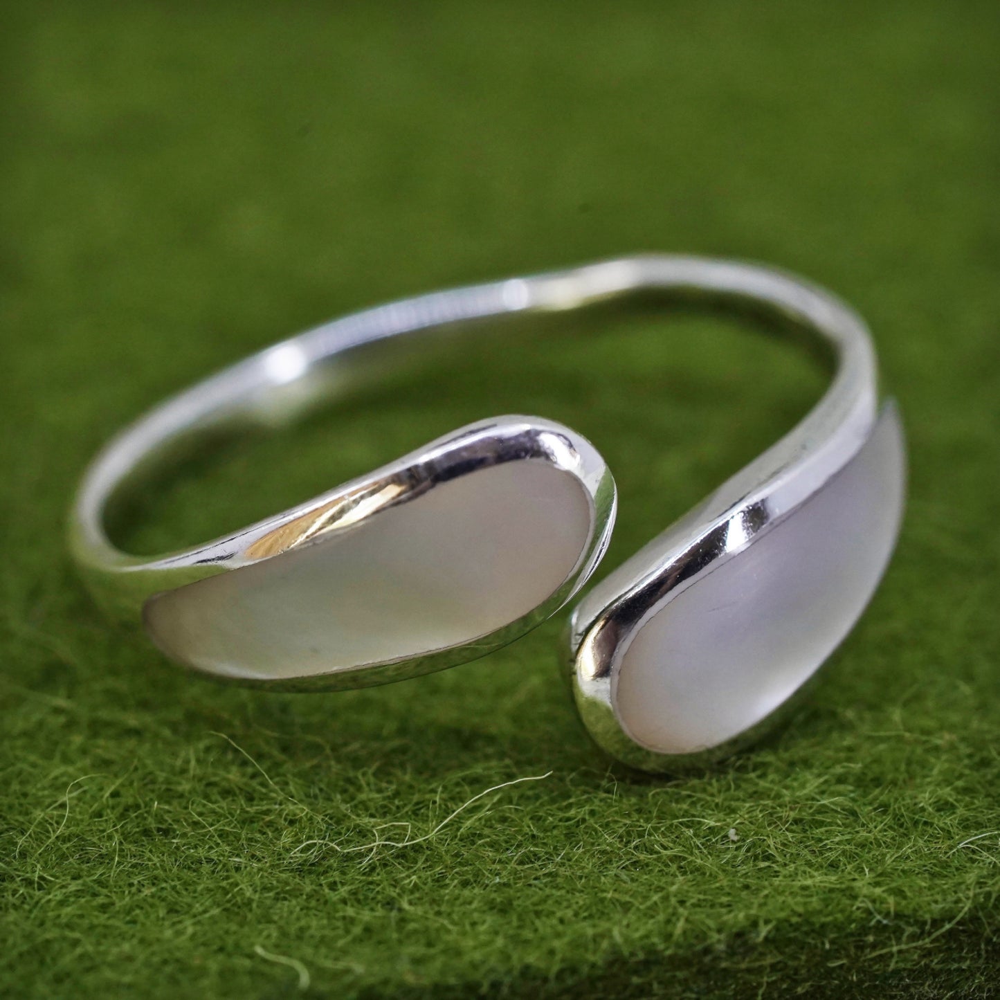 Size 10, Vintage sterling silver ring, 925 wrap band with mother of pearl inlay