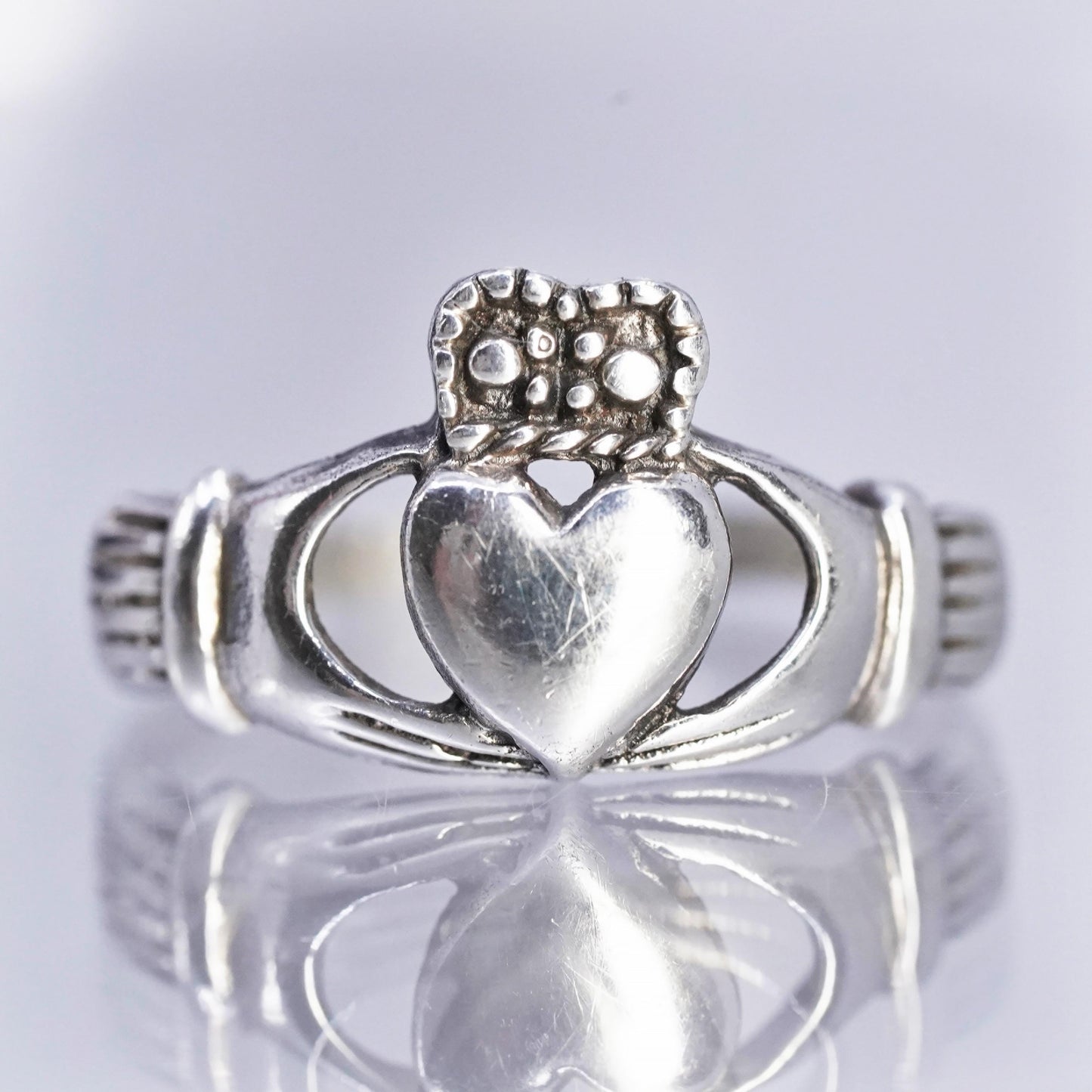 Size 5.5, Irish Claddagh friendship Sterling 925 silver ring holding heart band