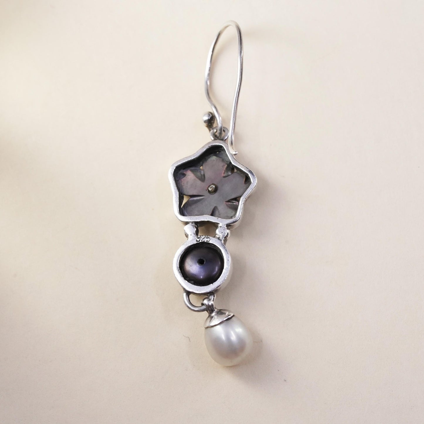 Vintage sterling 925 silver single earring with mother of pearl flower pearl