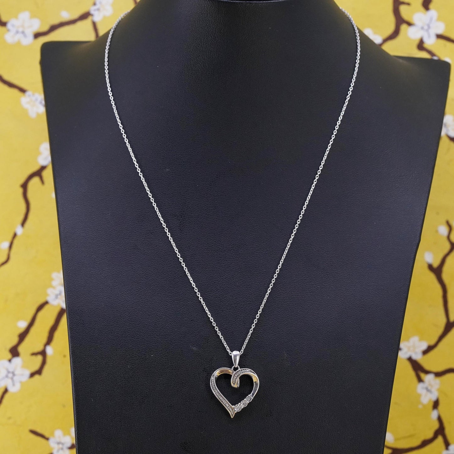 18”, Vintage sterling silver circle necklace 925 genuine diamonds heart pendant
