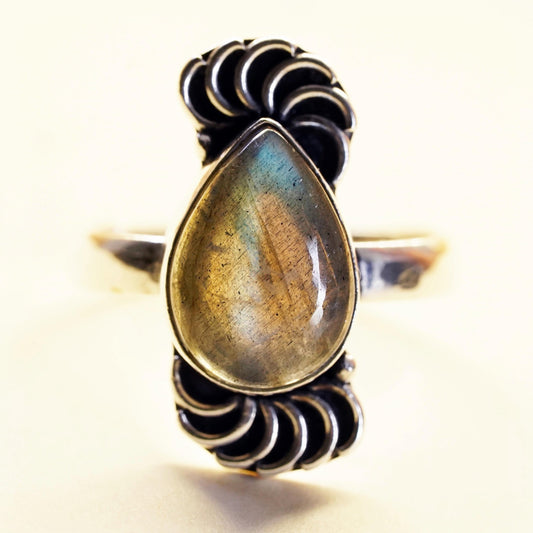 Size 9, vintage Sterling silver 925 handmade wave ring w/ teardrop labradorite
