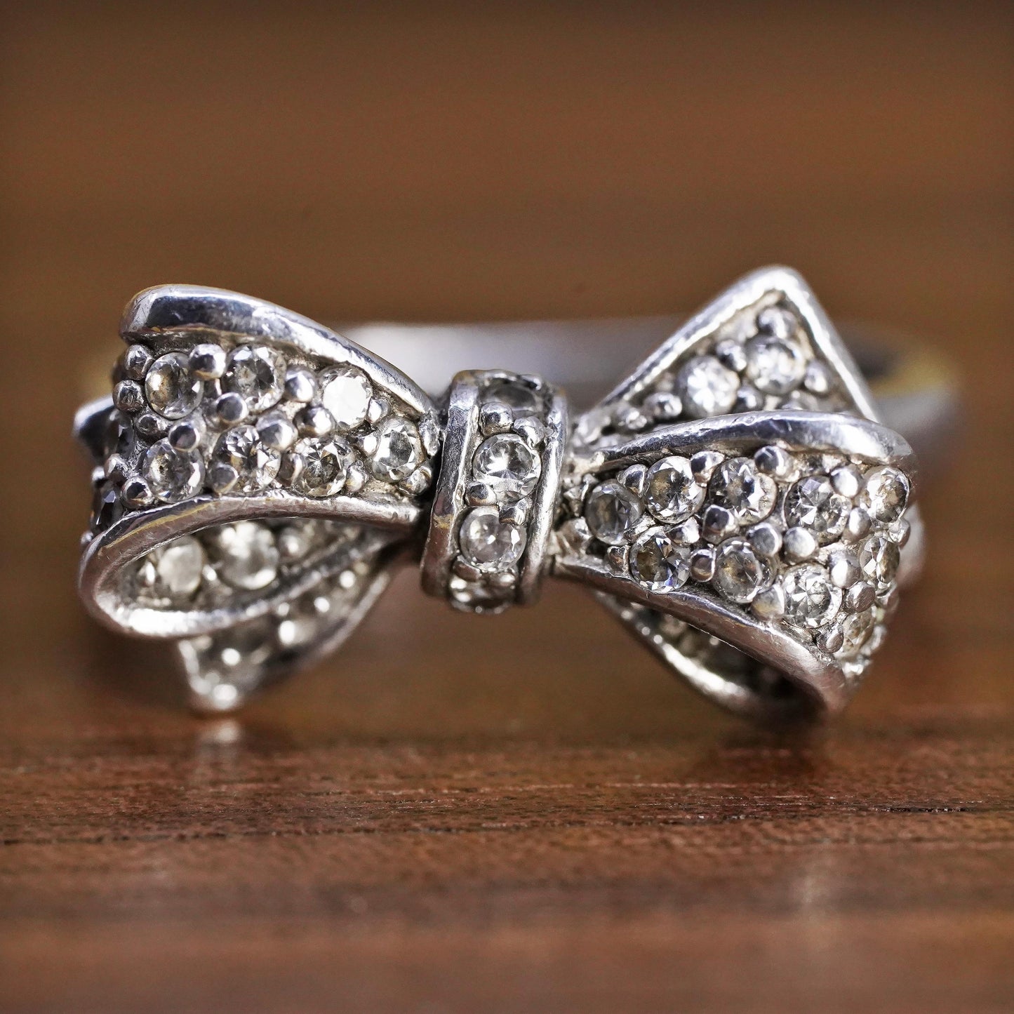 Size 6.75, vintage Sterling 925 silver ribbon bow tie ring with cluster cz