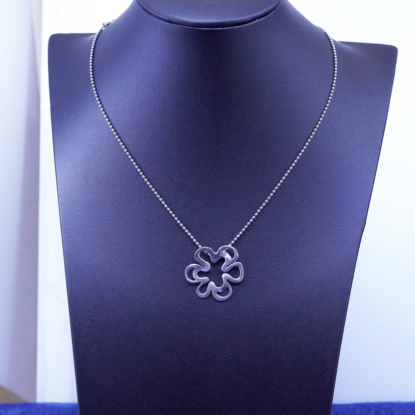 16”, Silpada 925 Sterling Silver Cut Out Flower pendant bead Necklace N1347